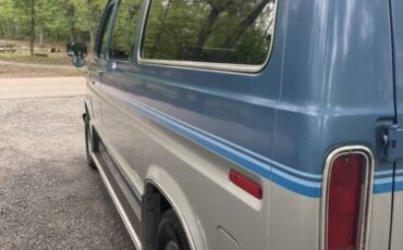 Ford-econoline-e150-cargo-van-1985-blue
