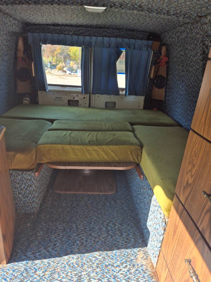 Ford-econoline-e150-cargo-van-diesel-1978-2