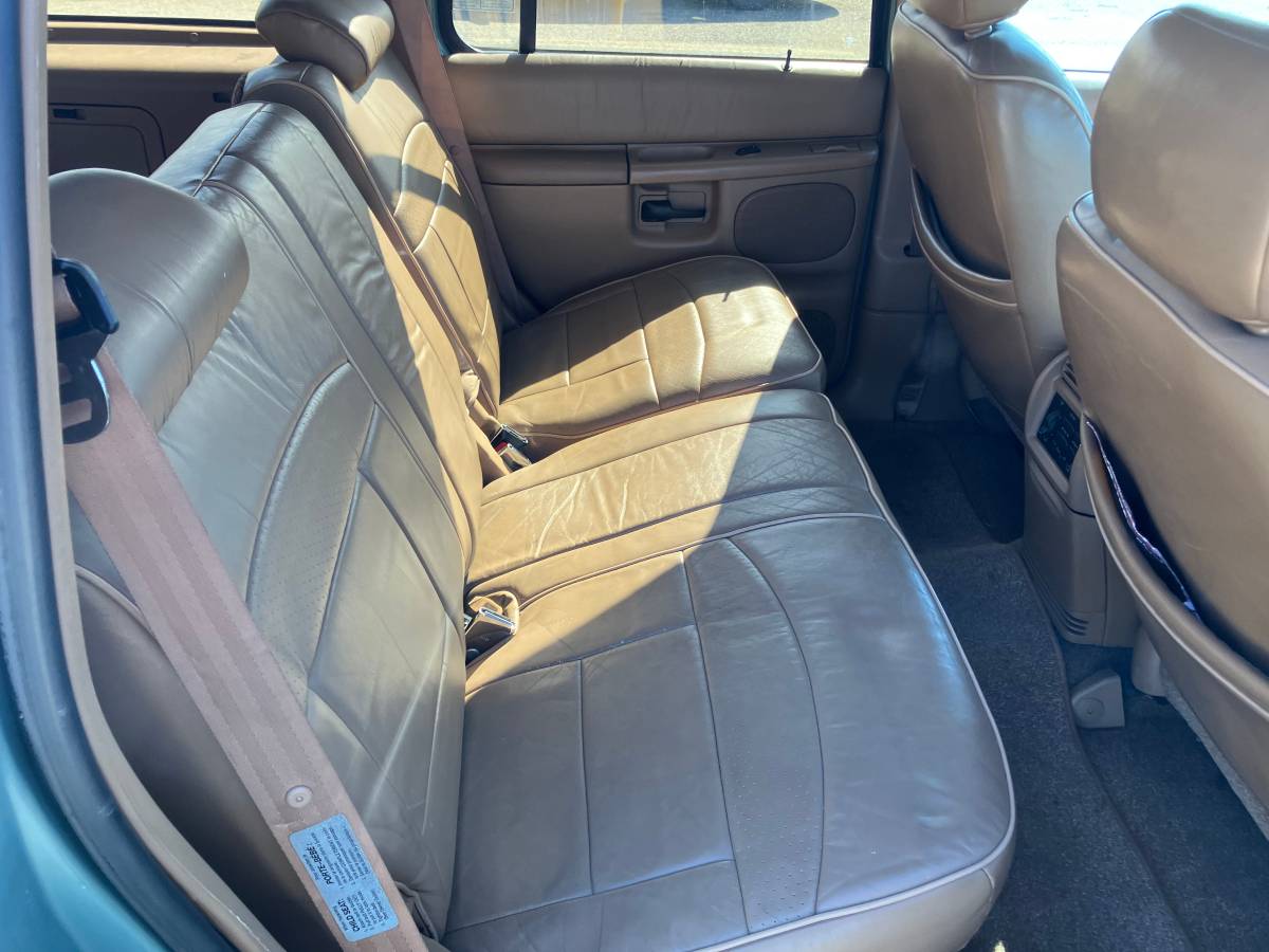 Ford-explorer-1996-10