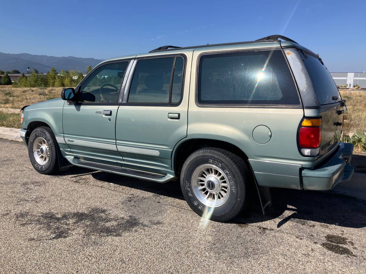 Ford-explorer-1996-12