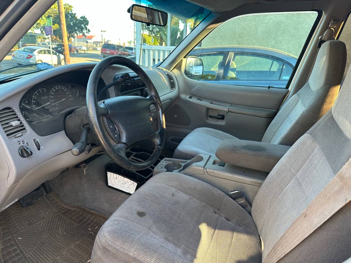 Ford-explorer-1996-4