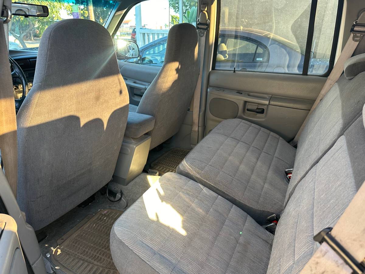 Ford-explorer-1996-5