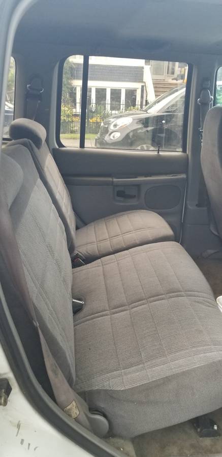 Ford-explorer-1996-white