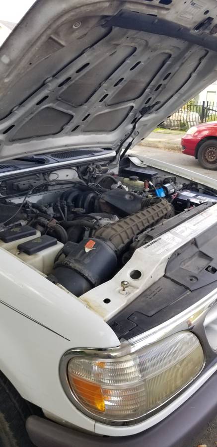 Ford-explorer-1996-white-5