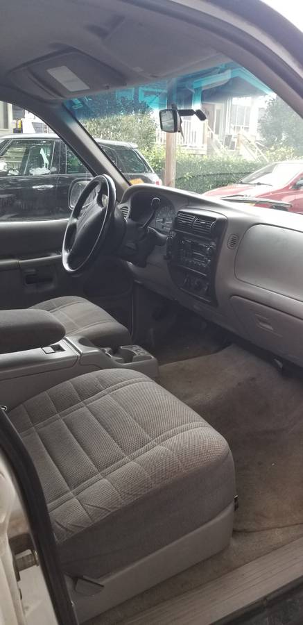 Ford-explorer-1996-white-6