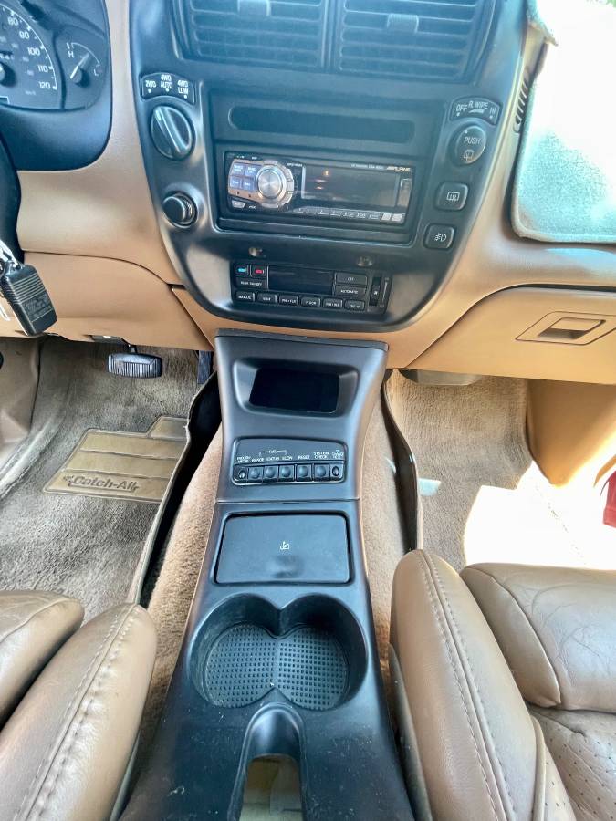 Ford-explorer-eddie-bauer-4x4-1996-red-10