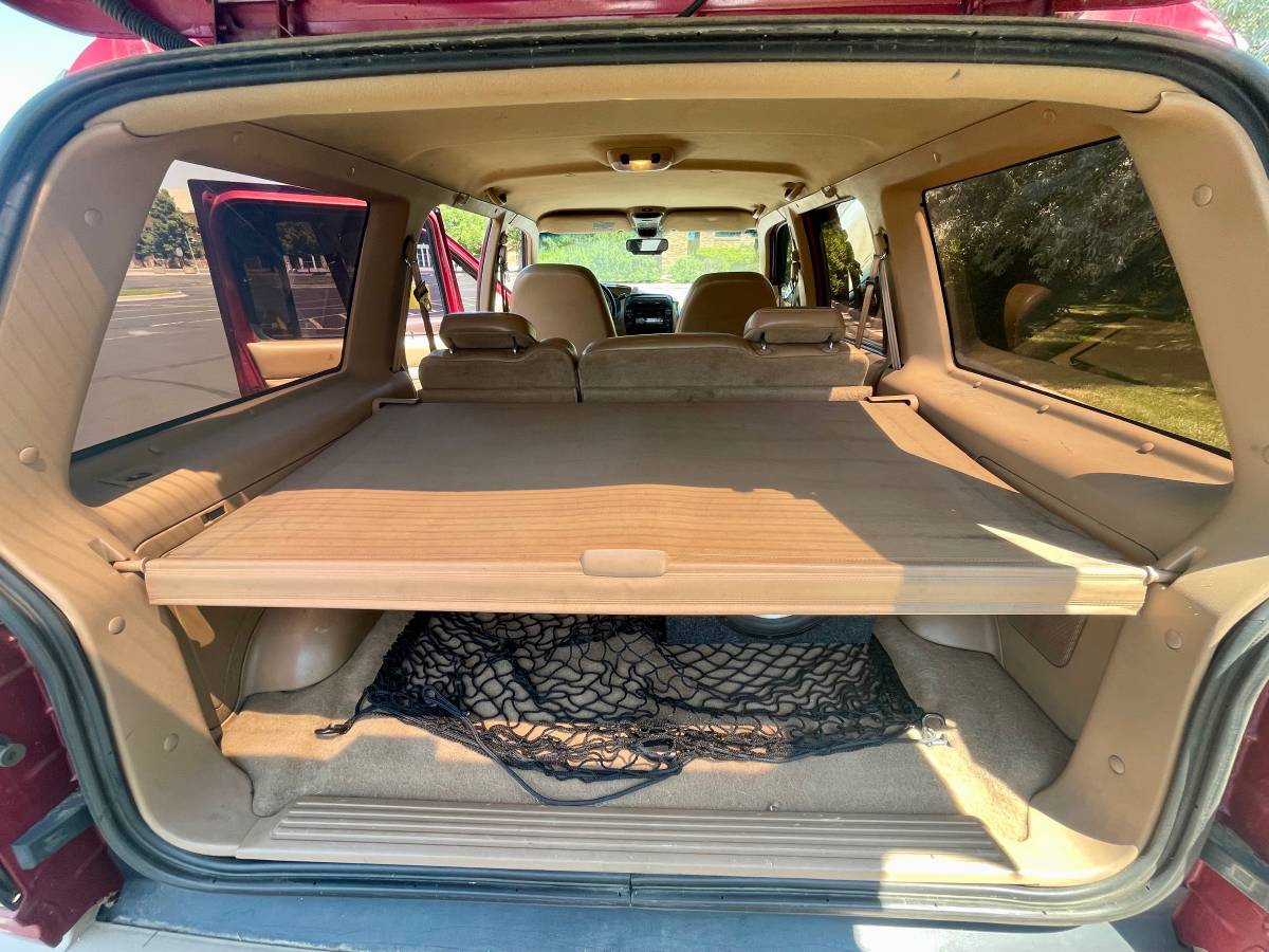 Ford-explorer-eddie-bauer-4x4-1996-red-14