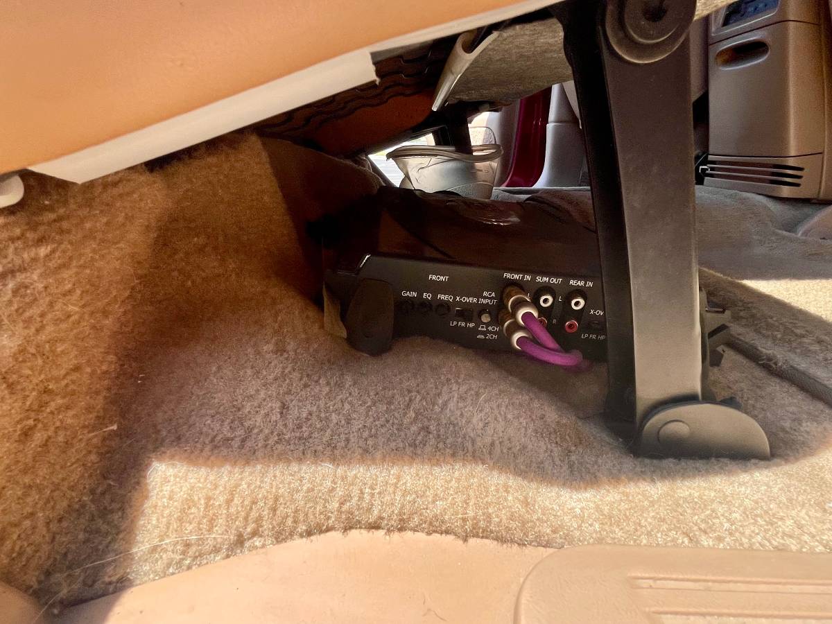 Ford-explorer-eddie-bauer-4x4-1996-red-16