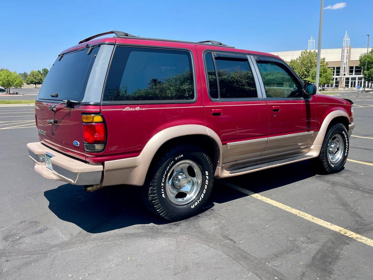 Ford-explorer-eddie-bauer-4x4-1996-red-2