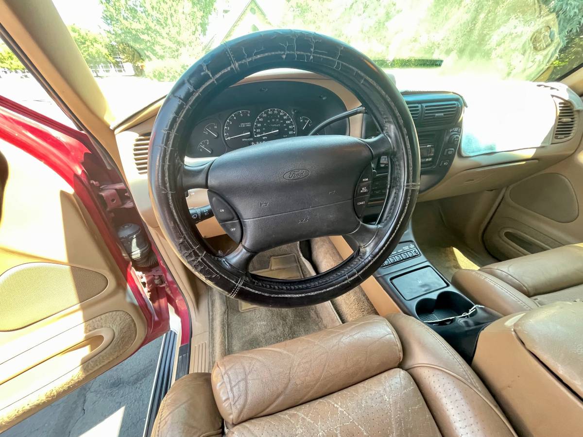 Ford-explorer-eddie-bauer-4x4-1996-red-8