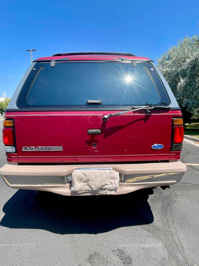 Ford-explorer-eddie-bauer-4x4-1996-red-9