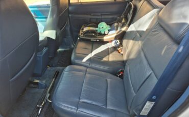 Ford-explorer-xlt-2wd-1995-white-4