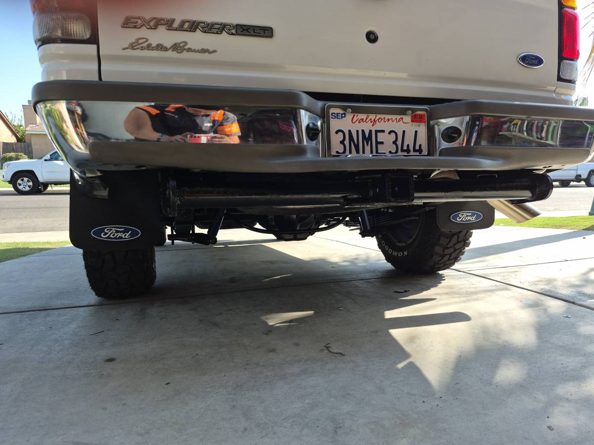 Ford-explorer-xlt-2wd-1995-white-6