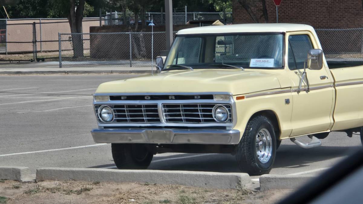 Ford-f-100-custom-1975-yellow-10