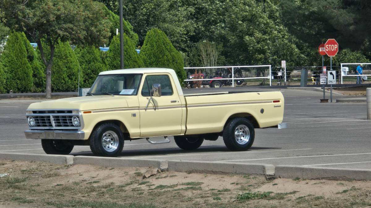 Ford-f-100-custom-1975-yellow-11
