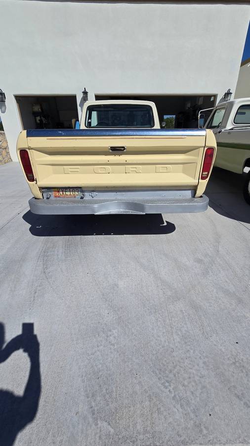 Ford-f-100-custom-1975-yellow-17
