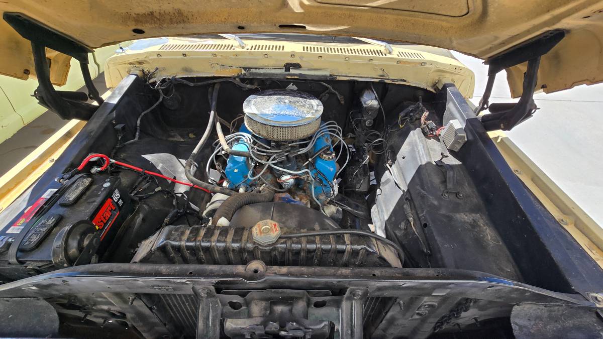 Ford-f-100-custom-1975-yellow-18