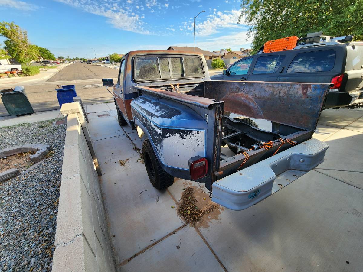 Ford-f-150-1984-11