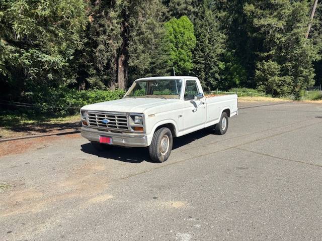 Ford-f-150-1984-white-1