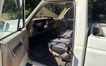 Ford-f-150-1984-white-4