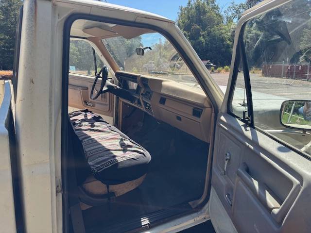 Ford-f-150-1984-white-5
