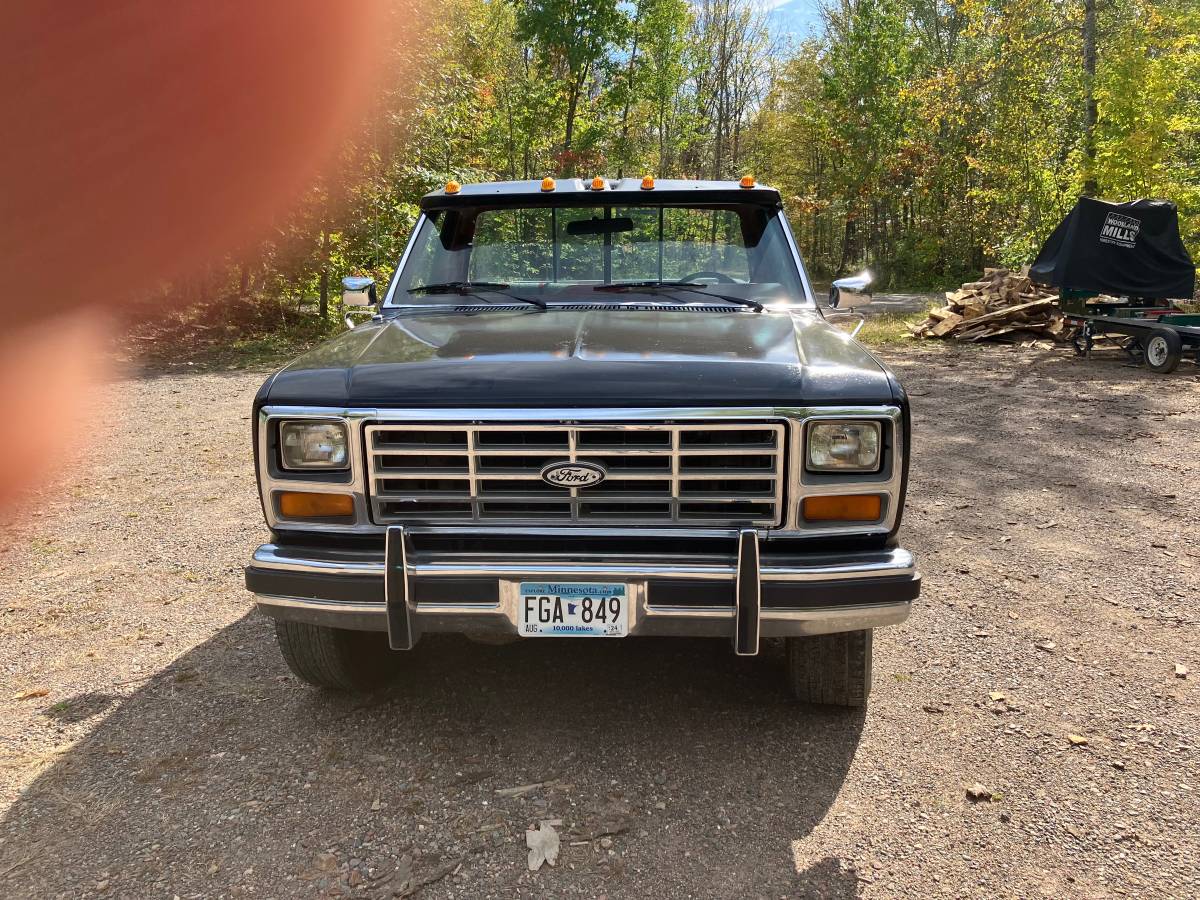 Ford-f-150-1985-black-3