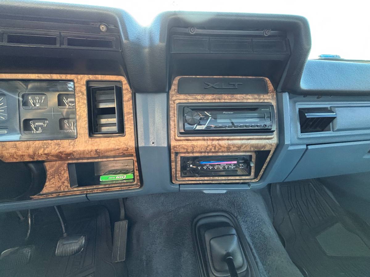Ford-f-150-1986-blue-21