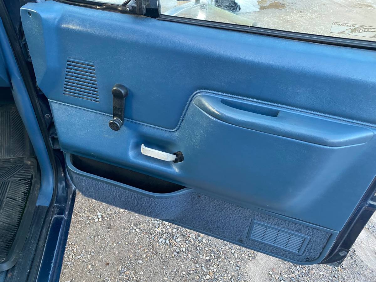 Ford-f-150-4wd-long-bed-1988-blue-5