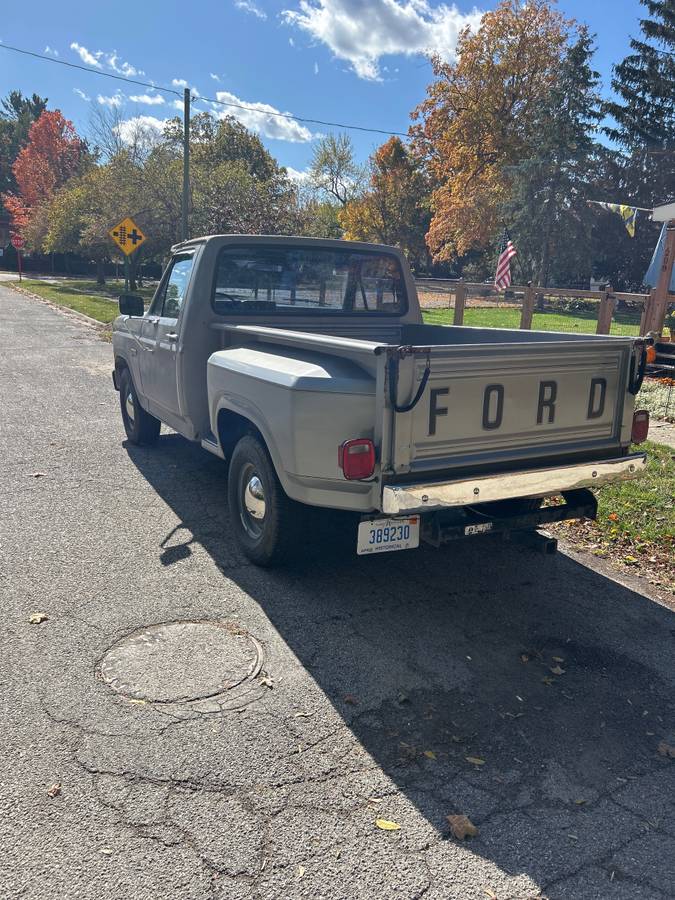 Ford-f-150-manual-stepside-1986-silver-1