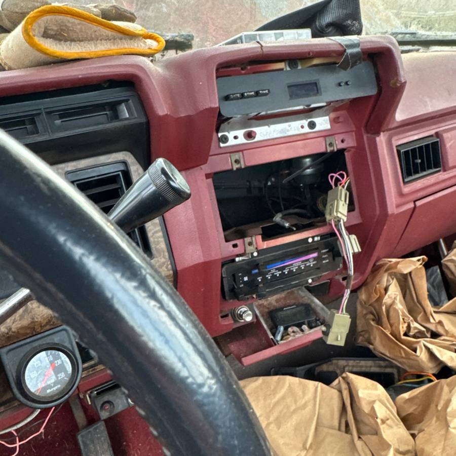 Ford-f-150-truck-1986-red-17