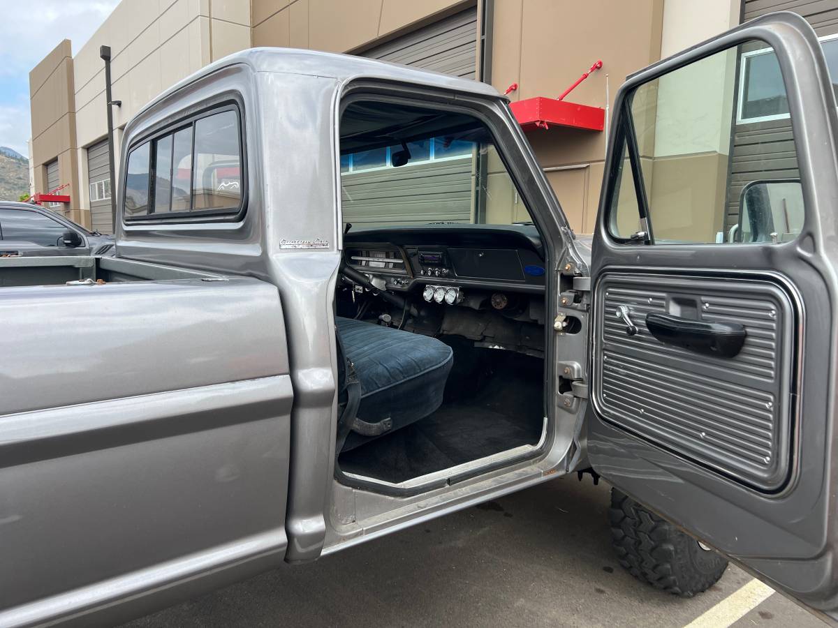 Ford-f-250-1967-silver-6