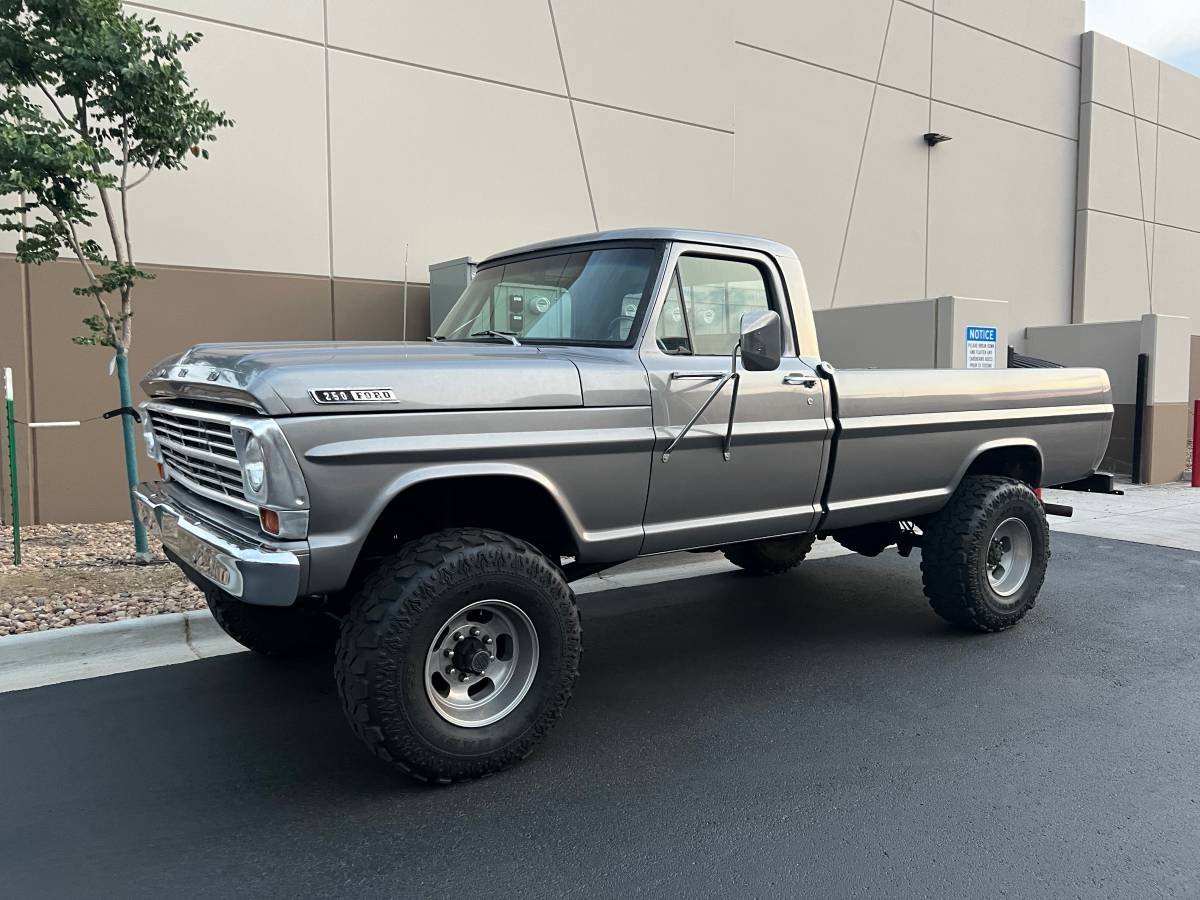 Ford-f-250-1967-silver-9