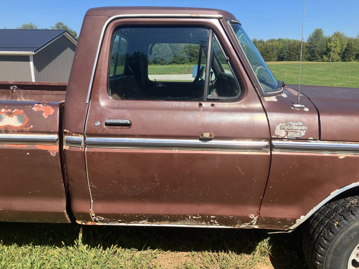 Ford-f-250-1978-brown-17
