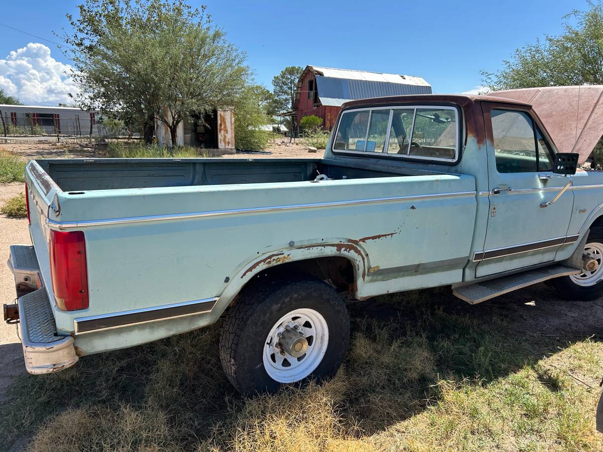 Ford-f-250-1982-green-4