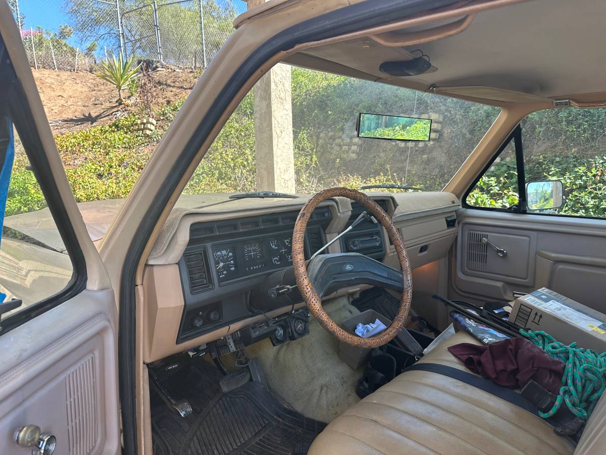 Ford-f-250-1985-brown-4