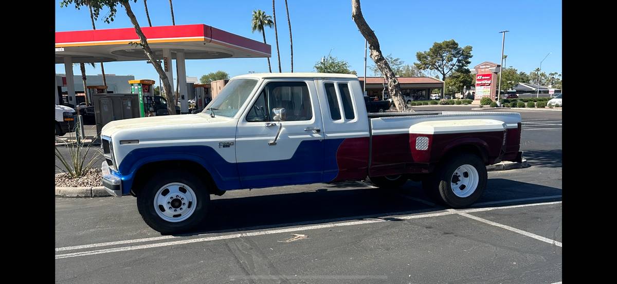 Ford-f-250-1985-custom-11