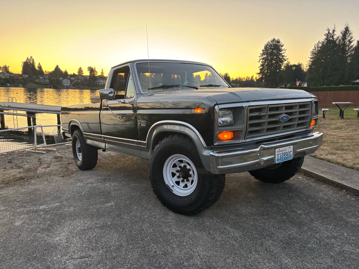 Ford-f-250-1986-black-2