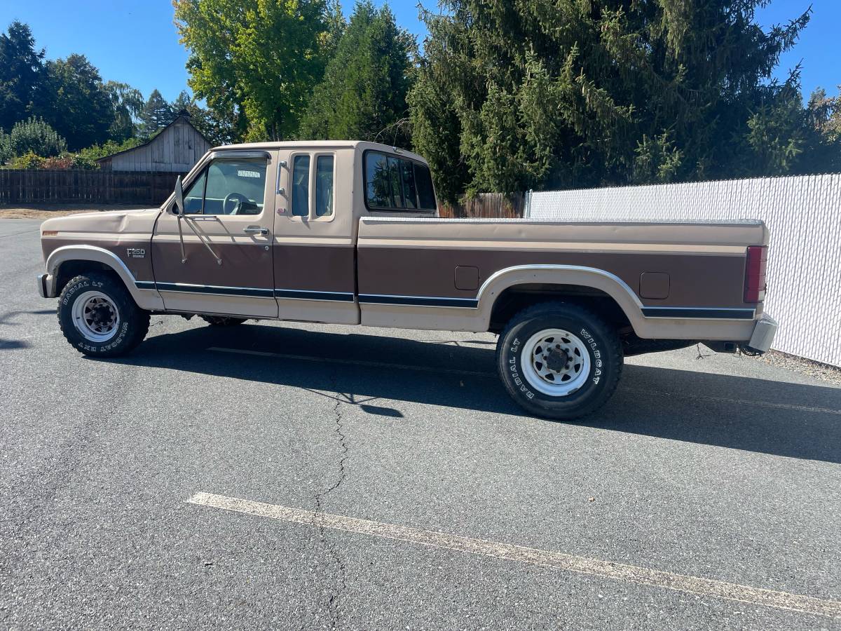 Ford-f-250-1986-brown-1