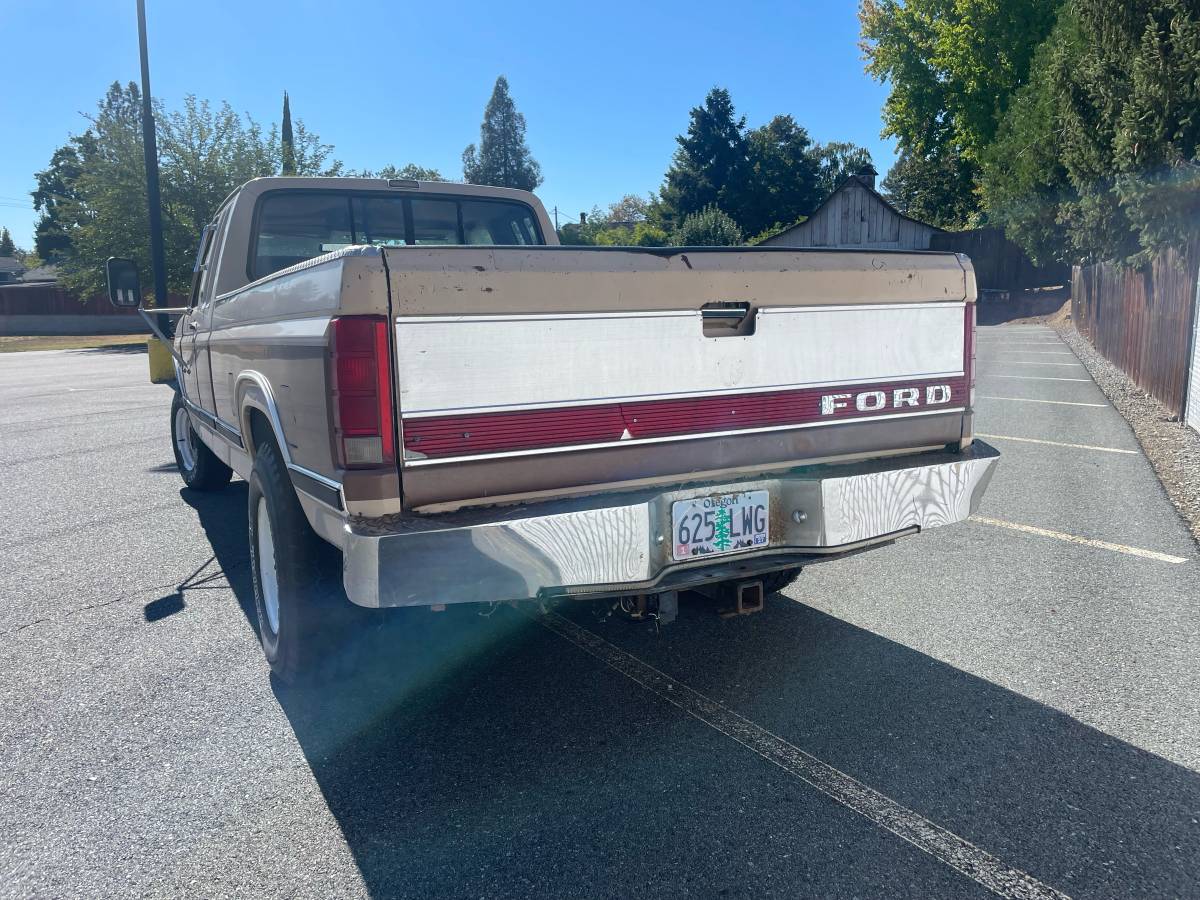 Ford-f-250-1986-brown