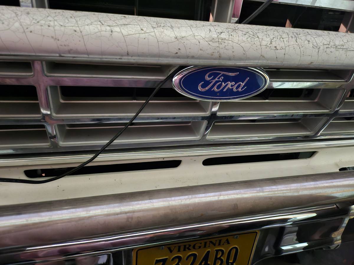 Ford-f-250-alt-lariat-1986-white-7
