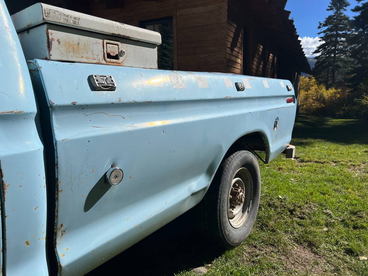 Ford-f-250-camper-special-1976-blue-10