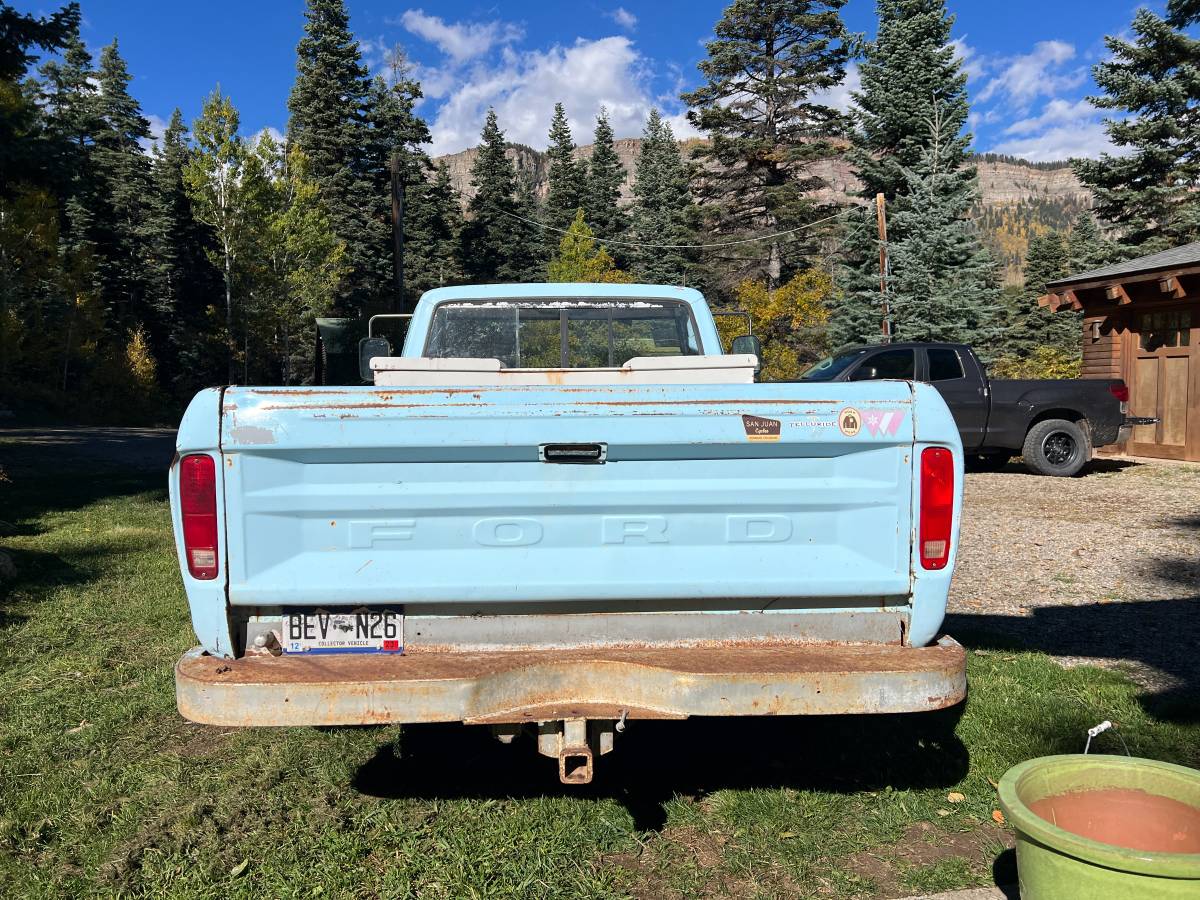 Ford-f-250-camper-special-1976-blue-12