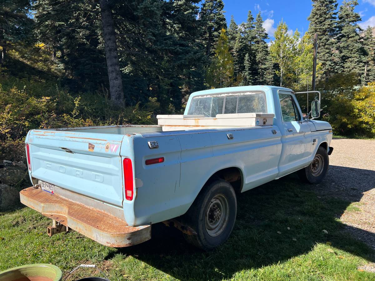 Ford-f-250-camper-special-1976-blue-13
