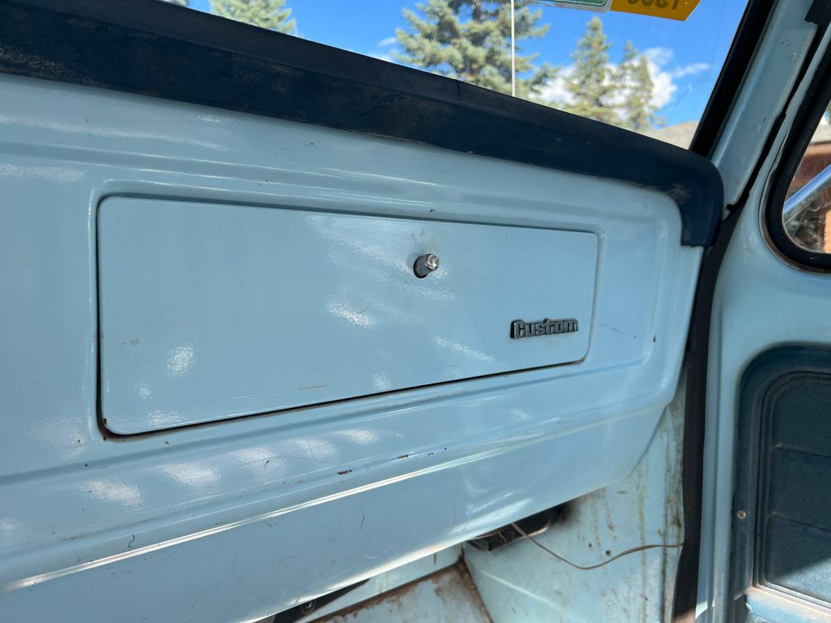 Ford-f-250-camper-special-1976-blue-16
