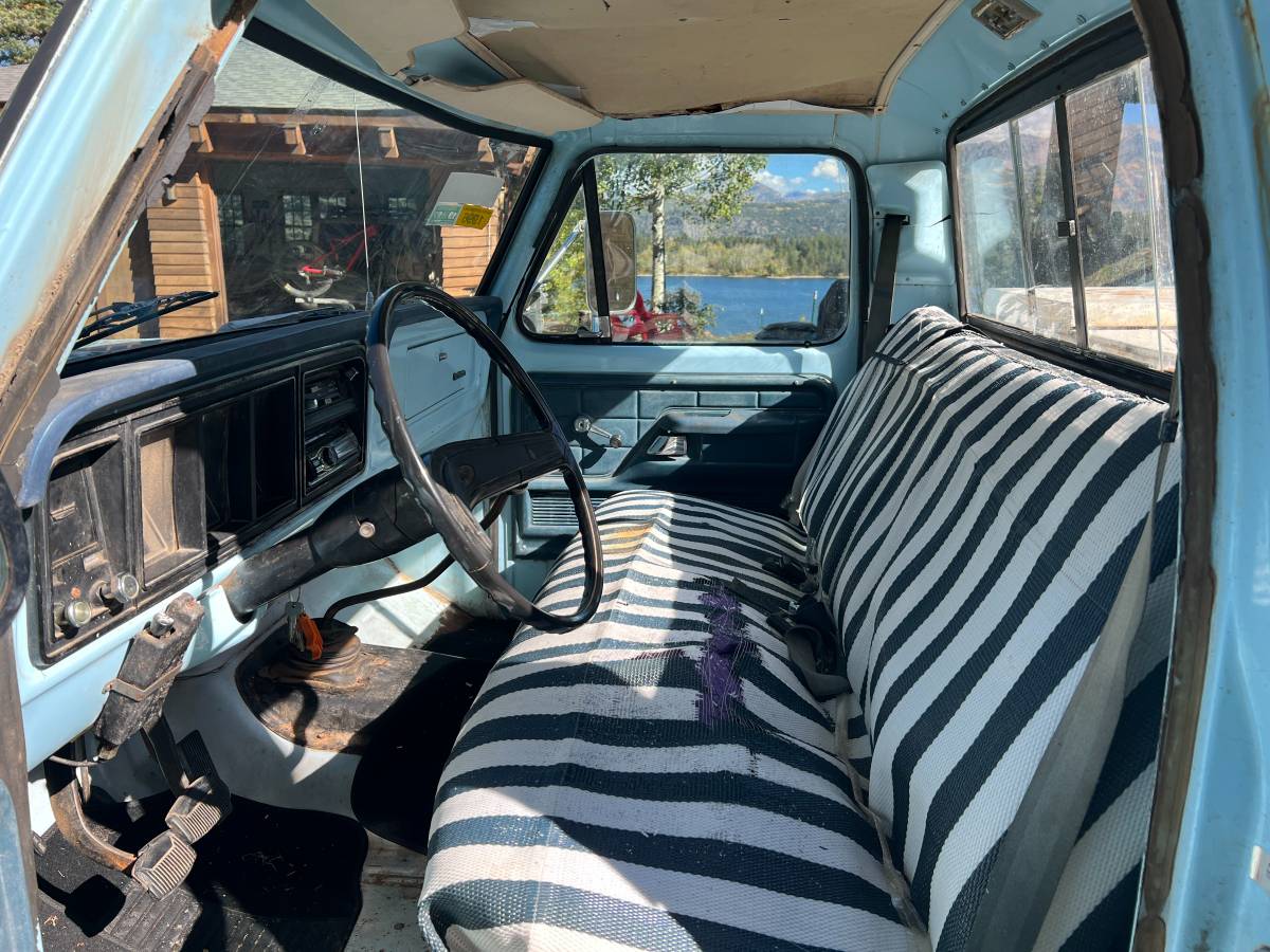 Ford-f-250-camper-special-1976-blue-17