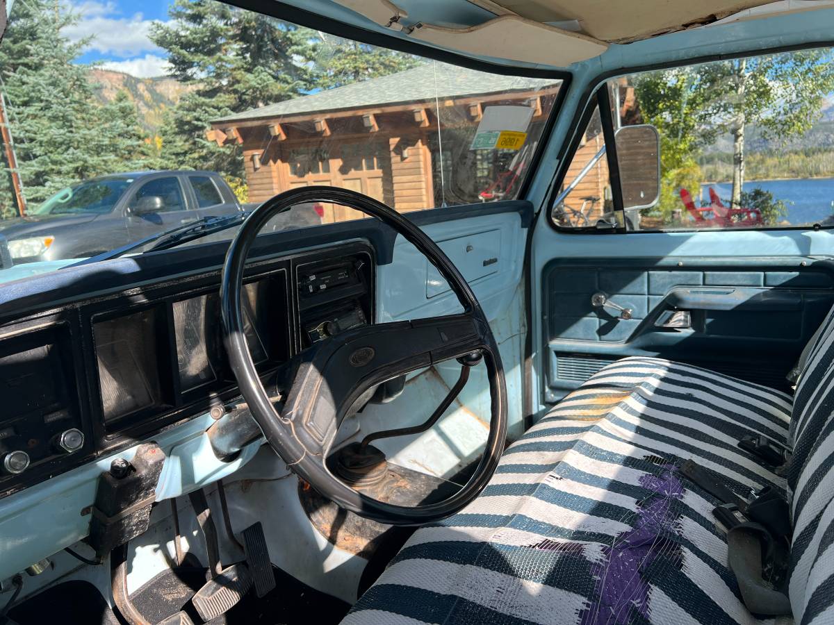 Ford-f-250-camper-special-1976-blue-18