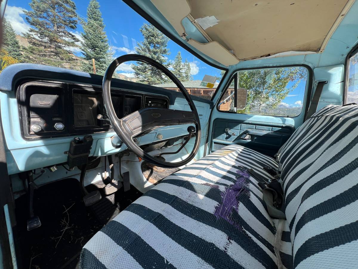 Ford-f-250-camper-special-1976-blue-7