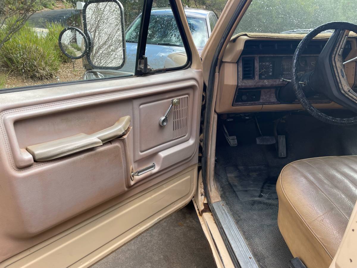 Ford-f-250-diesel-1985-brown-2