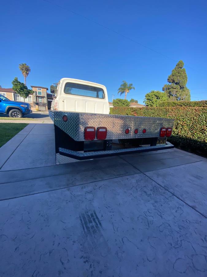 Ford-f-350-1968-white-4