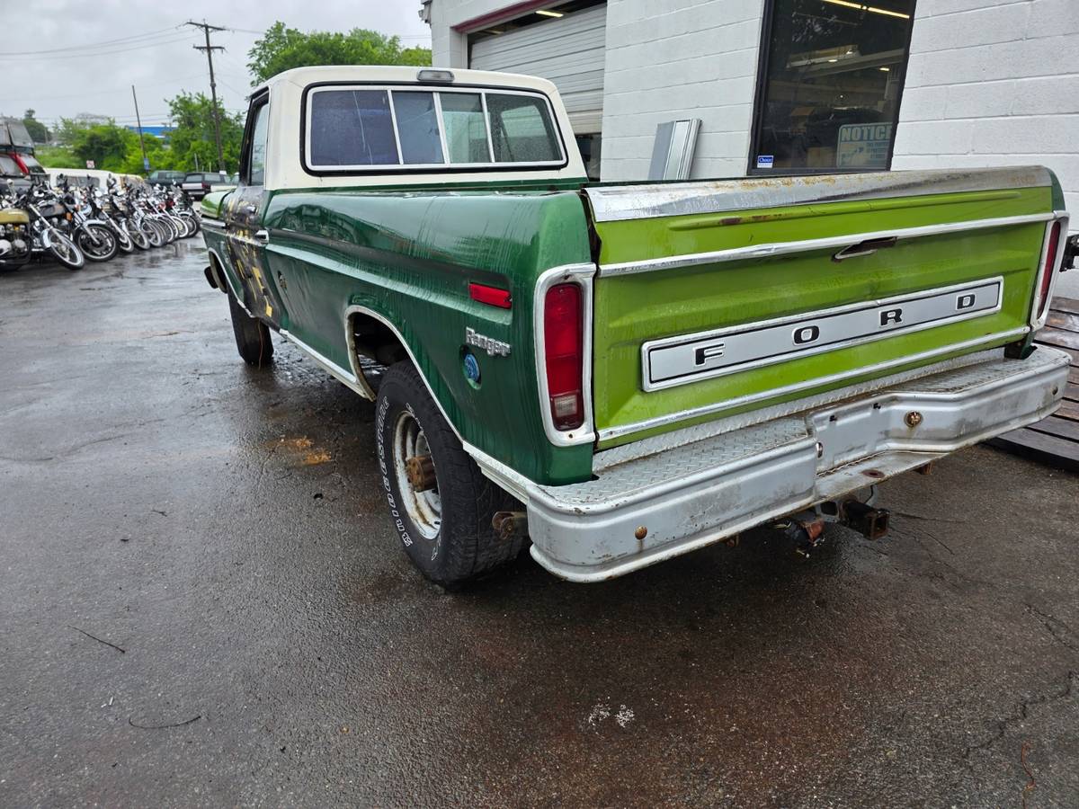 Ford-f-350-1974-green-4